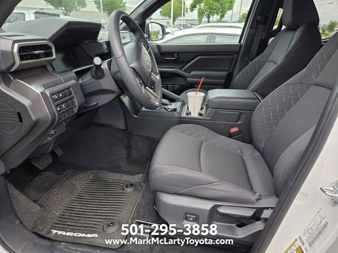 Used 2025 Toyota Tacoma SR5 AWD/4WD image 5