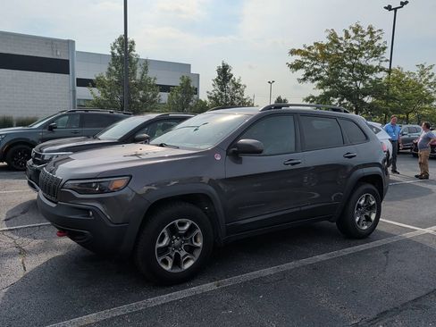 Used 2019 Jeep Cherokee Trailhawk w/ Cold Weather Group AWD/4WD image 1