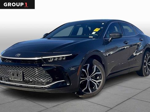 Used 2023 Toyota Crown Limited image 1