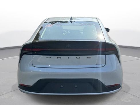Used 2025 Toyota Prius LE FWD image 8
