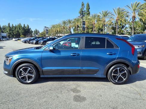 Certified 2024 Kia Niro EX FWD image 2