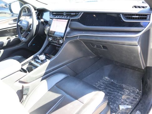 Used 2022 Jeep Grand Cherokee Overland w/ Advanced Protech Group III image 11