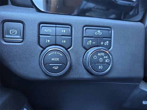 Used 2024 Chevrolet Silverado 1500 LT Trail Boss w/ Convenience Package II image 25