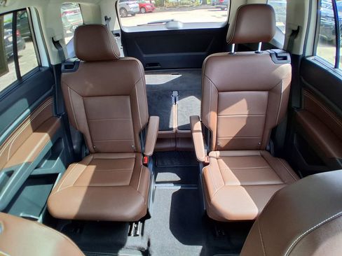 Used 2023 Volkswagen Atlas SEL AWD/4WD image 13
