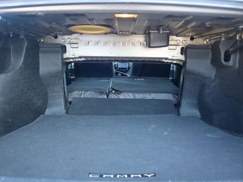 Used 2019 Toyota Camry SE w/ Carpet Mat Package image 40