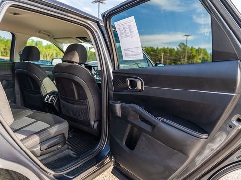 Used 2023 Kia Sorento LX image 13