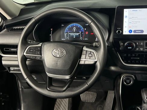 Used 2025 Toyota Grand Highlander AWD image 14