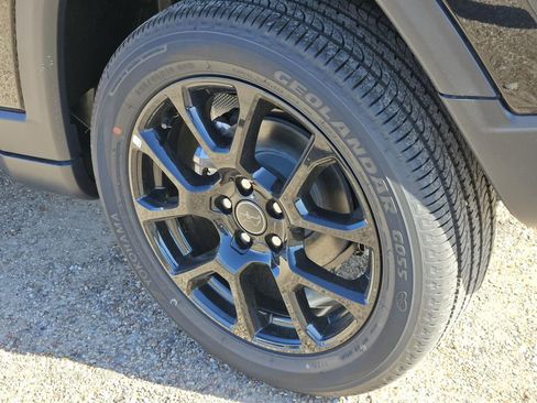 New 2026 Jeep Compass Latitude image 5