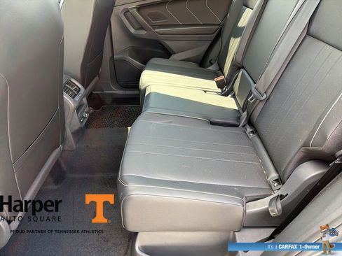 Used 2024 Volkswagen Tiguan SE w/ Panoramic Sunroof Package image 10