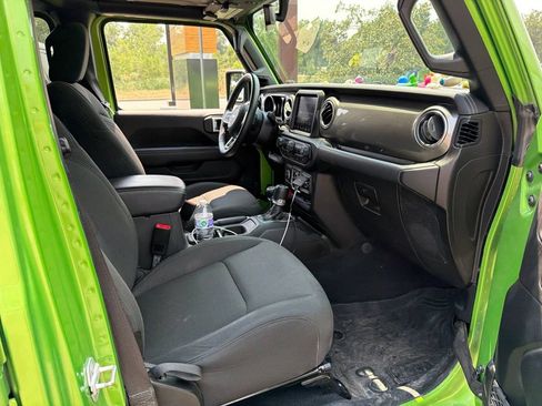 Used 2020 Jeep Wrangler Unlimited Sahara AWD/4WD image 13