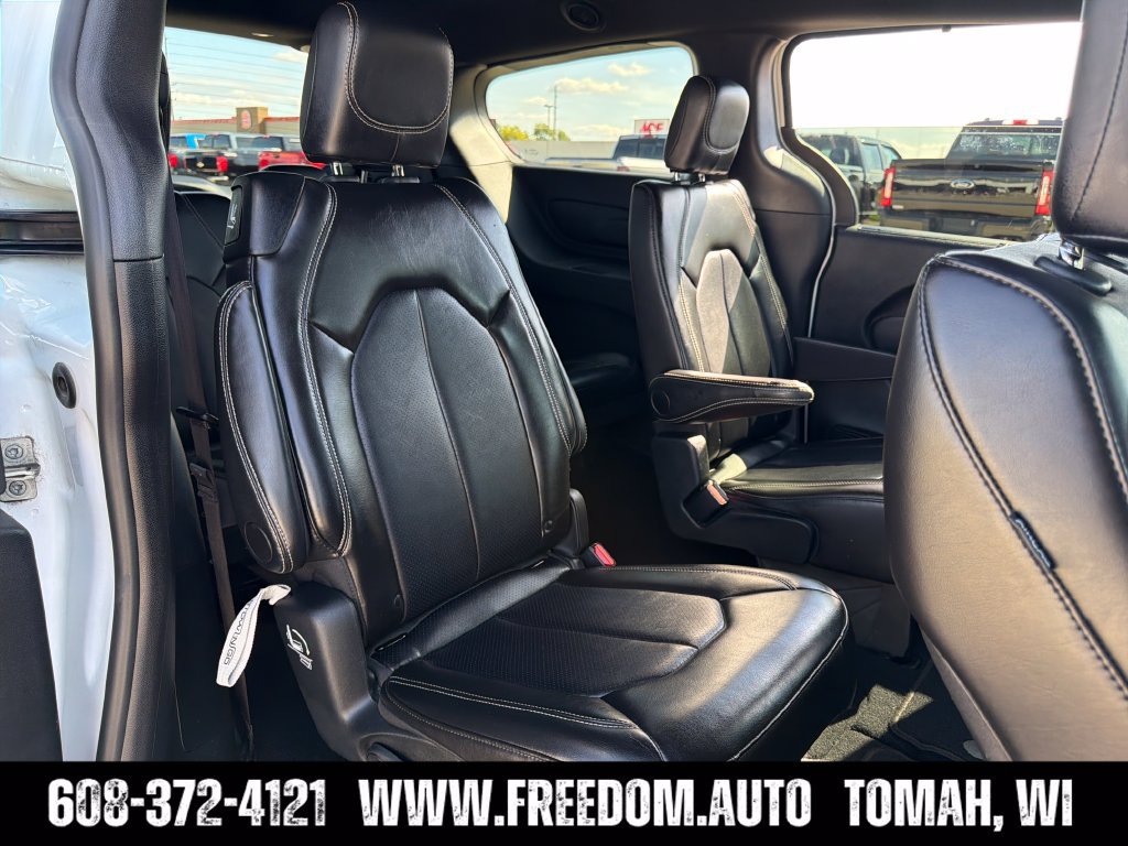 Used 2025 Chrysler Pacifica Select FWD image 34