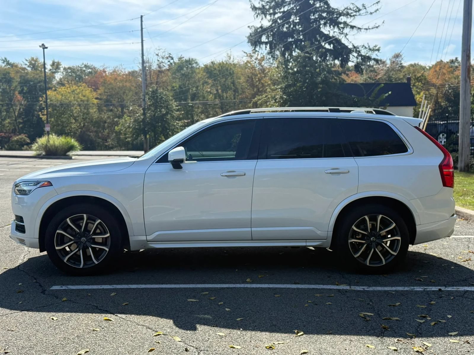Used 2018 Volvo XC90 T6 Momentum w/ Momentum Plus Package AWD/4WD image 8