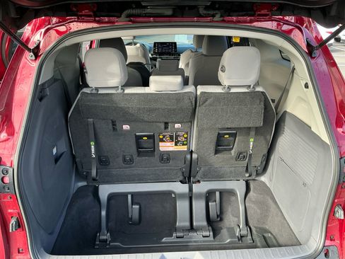 Certified 2023 Toyota Sienna LE image 32