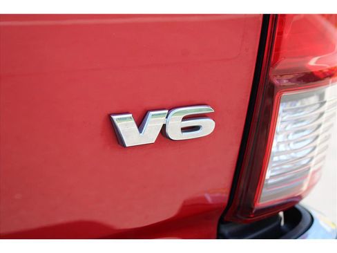 Used 2021 Toyota Tacoma SR5 AWD/4WD image 38