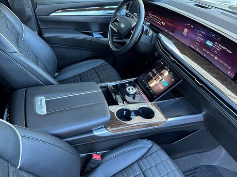 Used 2025 Cadillac Escalade Sport Platinum w/ LPO, Floor Liner Package AWD/4WD image 20