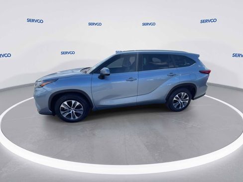 Used 2023 Toyota Highlander XLE image 5