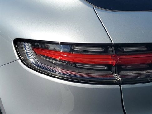 Used 2025 Porsche Macan image 16