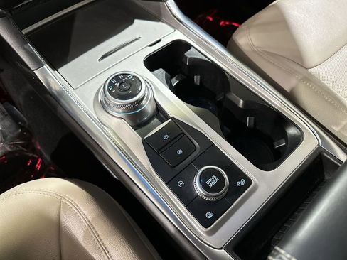 Used 2024 Ford Explorer Limited image 21