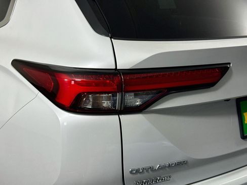 Used 2023 Mitsubishi Outlander SE Black Edition FWD image 34