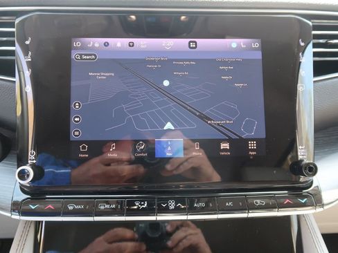 Used 2024 Jeep Wagoneer L Series II image 23