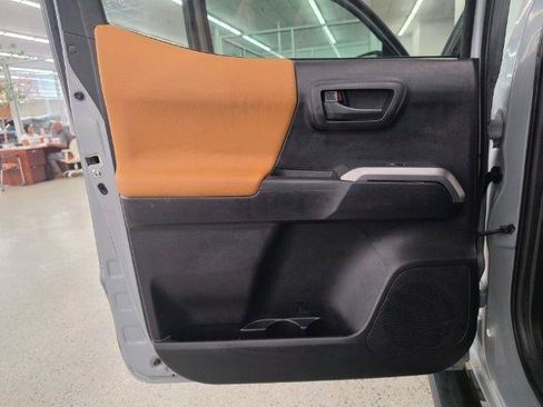 Used 2019 Toyota Tacoma SR5 RWD image 32