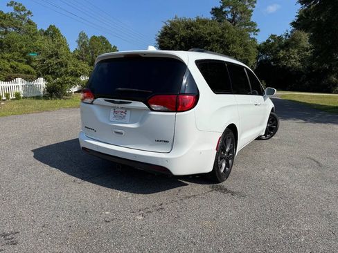 Used 2019 Chrysler Pacifica Limited w/ Advanced Safetytec Group FWD image 37