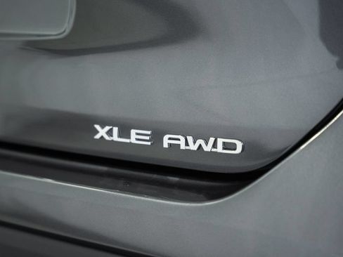 Used 2025 Toyota Highlander XLE AWD/4WD image 7