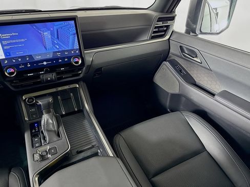 Used 2024 Lexus GX 550 w/ Accessory Package (2T) AWD/4WD image 25