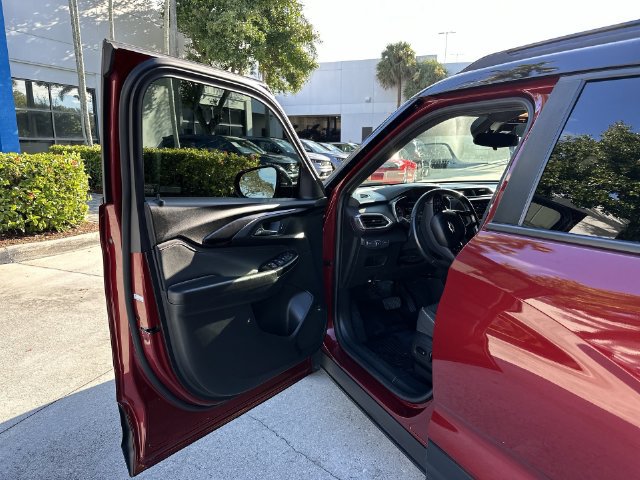Used 2022 Chevrolet TrailBlazer RS FWD image 22