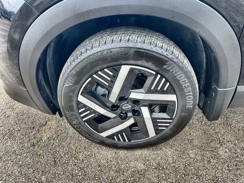 Used 2025 Nissan Kicks SV image 32