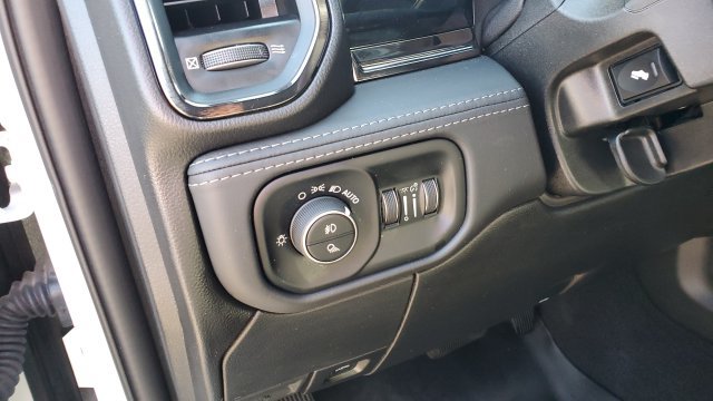 Used 2025 RAM 3500 Limited AWD/4WD image 13