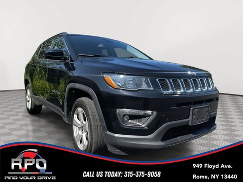 Used 2019 Jeep Compass Latitude w/ Cold Weather Group AWD/4WD image 4