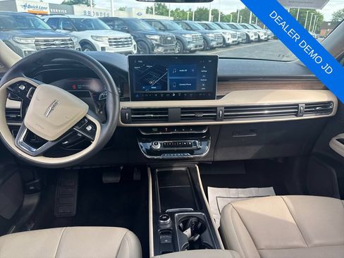 Used 2025 Lincoln Corsair Reserve w/ Equipment Group 202A AWD/4WD image 14
