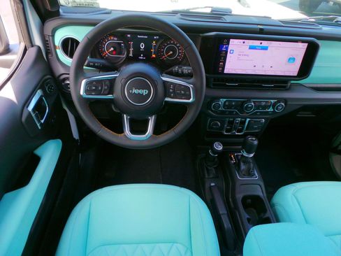 Used 2024 Jeep Wrangler Unlimited Sahara AWD/4WD image 15