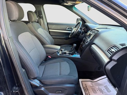 Used 2017 Ford Explorer XLT AWD/4WD image 22