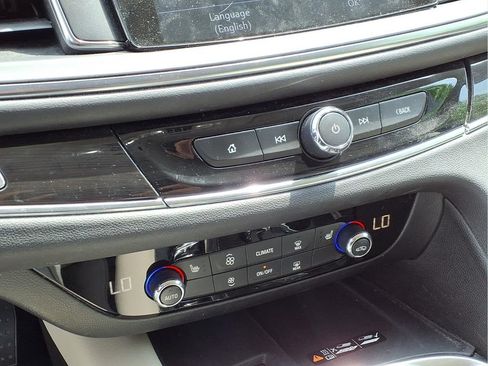 Used 2023 Buick Enclave Essence w/ Experience Buick Package FWD image 5