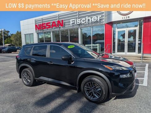 Used 2021 Nissan Rogue S FWD image 2