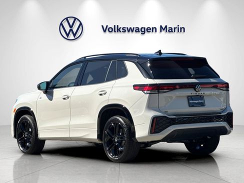 New 2026 Volkswagen Tiguan SE R-Line AWD/4WD image 3