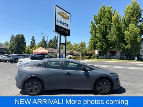 Used 2025 Toyota Prius LE FWD image 1