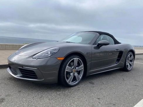 Used 2022 Porsche 718 Boxster RWD image 2