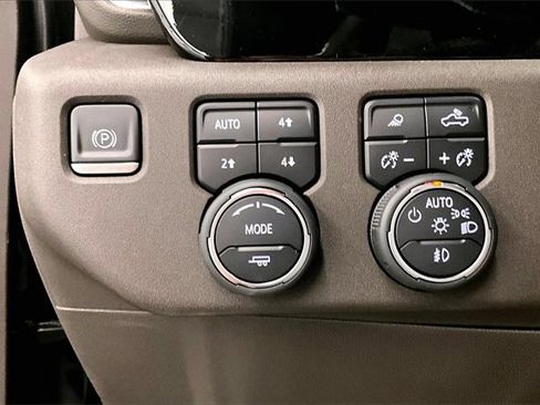 Used 2022 Chevrolet Silverado 1500 LTZ w/ LTZ Premium Package image 37