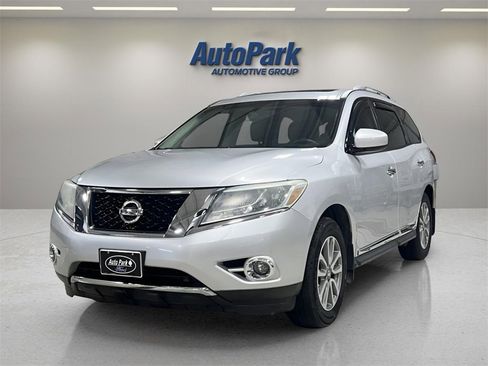 Used 2013 Nissan Pathfinder SL w/ SL Premium Pkg image 3