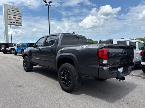 Used 2018 Toyota Tacoma TRD Off-Road w/ Technology Package AWD/4WD image 6