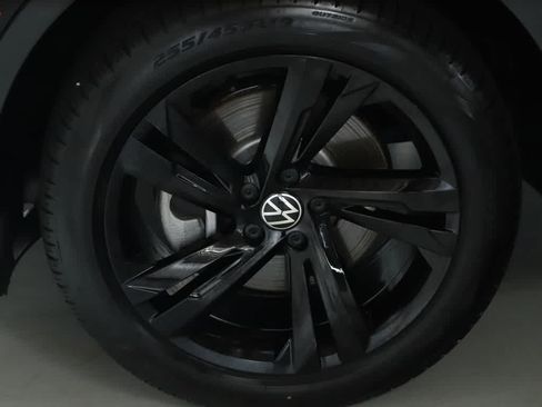 Certified 2023 Volkswagen Tiguan SE R-Line AWD/4WD image 38