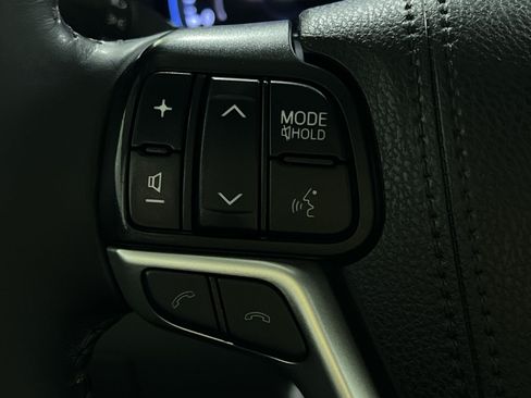 Used 2019 Toyota Highlander XLE AWD/4WD image 37