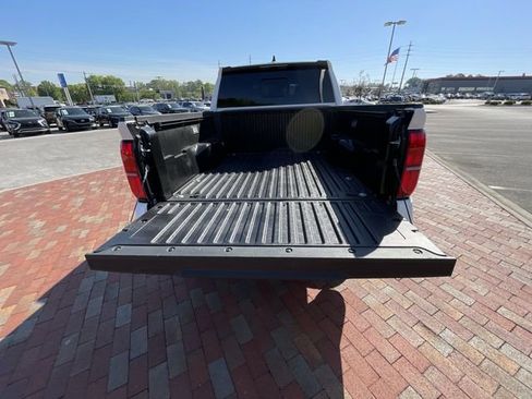 Used 2025 Toyota Tacoma SR5 w/ SR5 Upgrade Package AWD/4WD image 38
