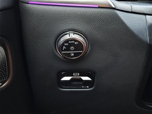 Certified 2025 Mercedes-Benz GLC 300 4MATIC image 22