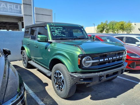 Used 2022 Ford Bronco Outer Banks AWD/4WD image 2