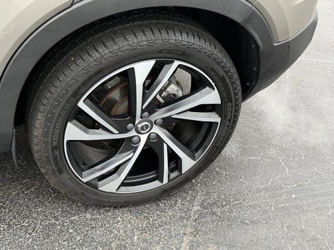 Certified 2022 Volvo XC40 T5 R-Design w/ Advanced Package image 8