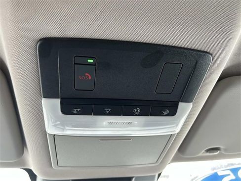 Used 2025 Nissan Rogue SV image 31